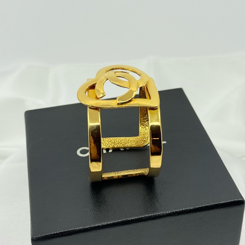 CHANEL Vintage Gold CC Heart Cuff Statement Bracelet - Picture 8 of 12